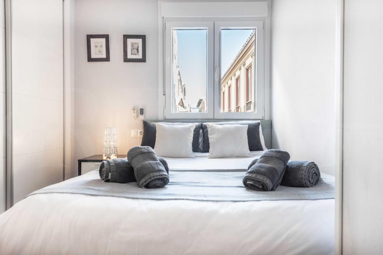Appartement Cosy Flat With Private Balcony - Historic Center By Rems à Málaga Extérieur photo